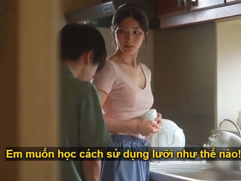 Sau một lần được chị gái dạy hôn, cậu em trai làm liều và muốn chịch chị ấy mỗi ngày